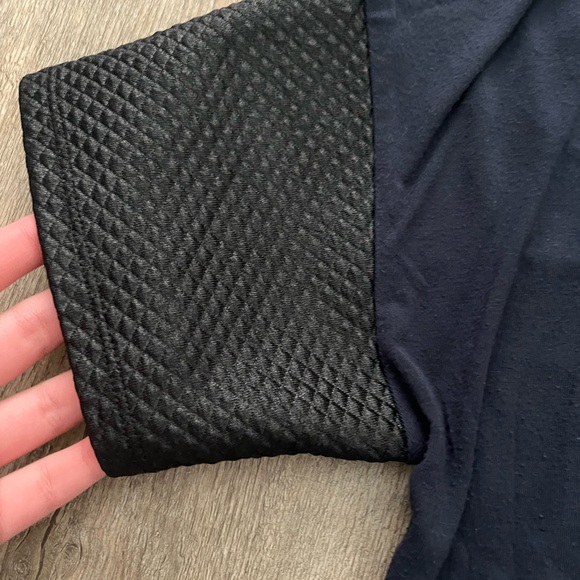 DKNY short sleeve top with detailing on the sleeves - Picture 5 of 5